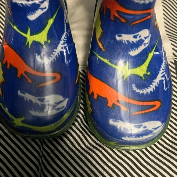 ZOOGS Children's Rubber Navy Rain Boots, Dinosuars Theme, Kid's US Size 6 - Picture 5 of 7